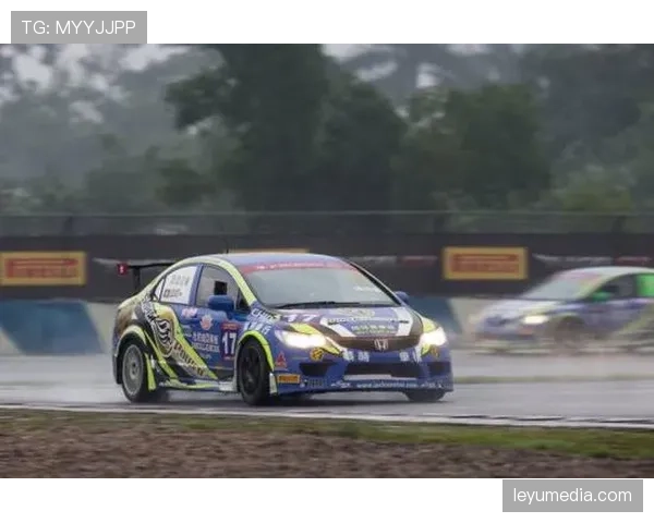 车手们准备应对被戏称为充满果汁的暴力赛道挑战